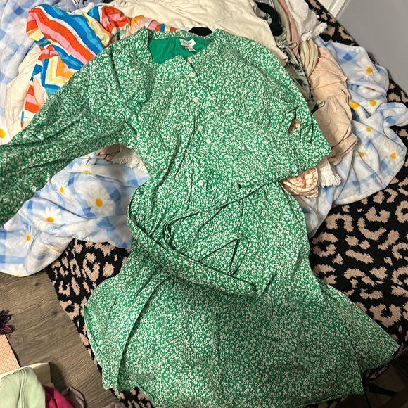 Green and white flower crew dress - Picture 2 of 4